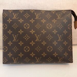 LOUIS VUITTON Poche Toilette 26